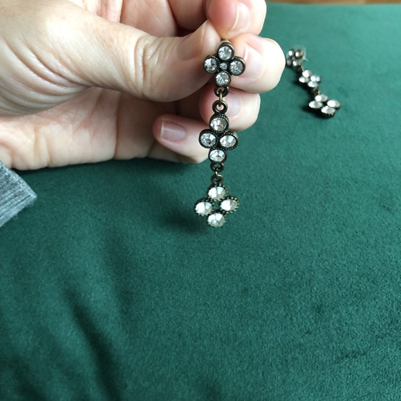 💎 Adorable Rhinestone Quatrefoil Earrings - Picture 2 of 3